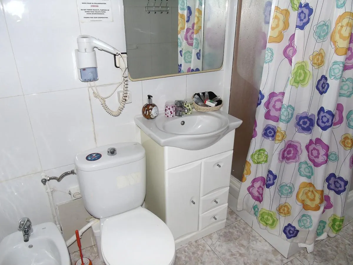 Hostal Aribau Barcellona 0*,