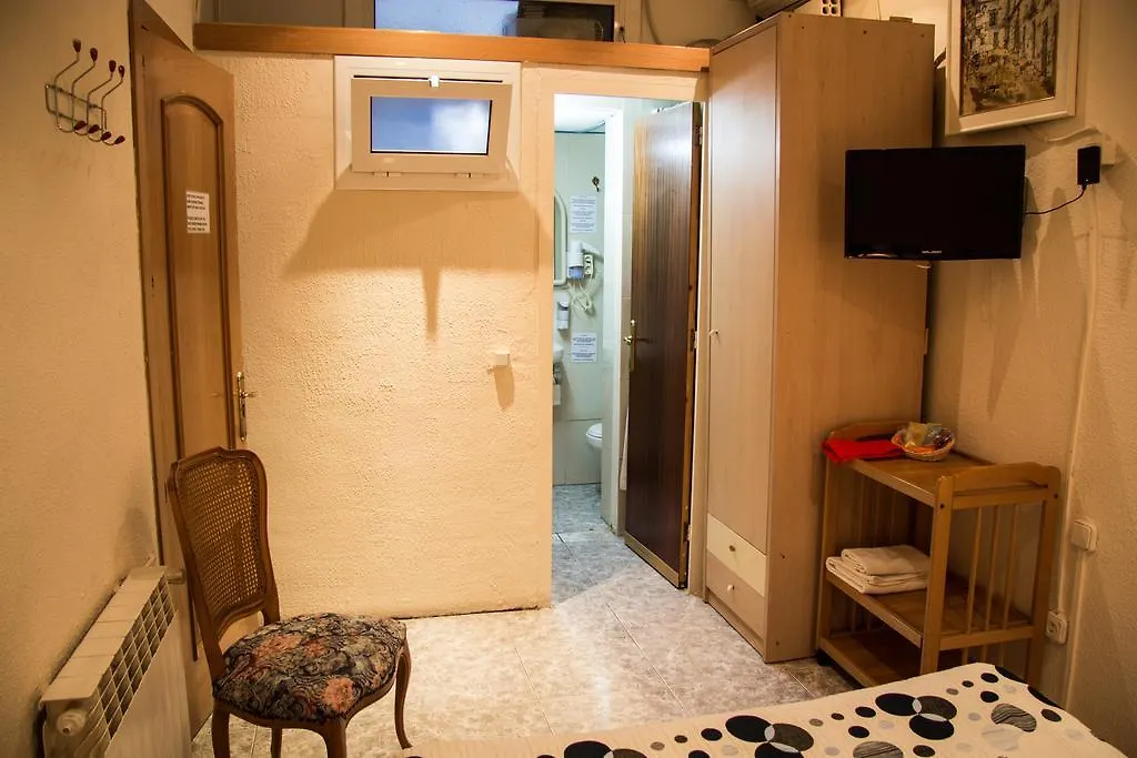 Guest house Hostal Aribau Barcelona Spain